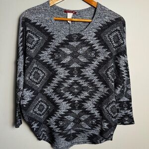 Elegant V-Neck Sweater with Geometric Pattern